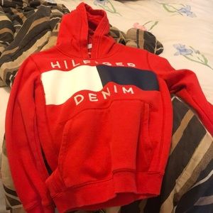 Am selling a hoodie from Tommy Hilfiger